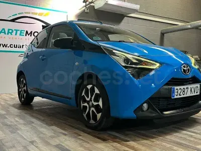 Usado Toyota Aygo X-wave 72 CV (52 kW) 2019 Azul Utilitario