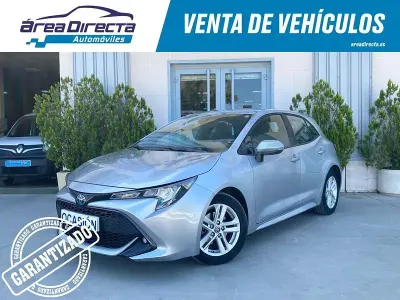 Usado Toyota Corolla Active 122 CV (89 kW) 2022 Gris / plata Berlina