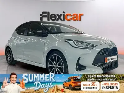 Usado Toyota Yaris Sport 116 CV (85 kW) 2024 Gris Utilitario
