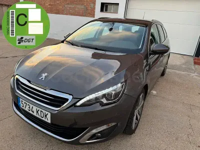 Usado Peugeot 308 SW Allure 120 CV (88 kW) 2017 Gris / plata Familiar