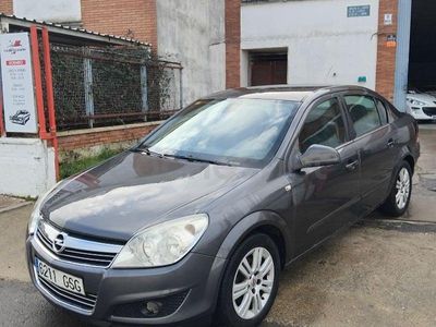 Używany Opel Astra Sport 110 KM (80 kW) 2010 Brązowy Sedan/Limuzyna