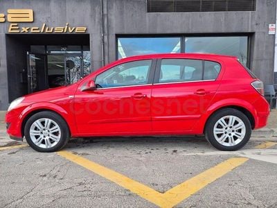 Usado Opel Astra Sport 110 CV (80 kW) 2009 Rojo Berlina