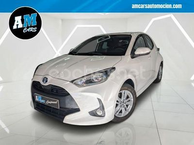 Blanco Usado 2022 Toyota Yaris Hybrid Plus Berlina | 16.990 € (Buen precio)