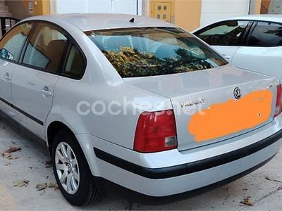 Gris / plata Usado 2000 VW Passat Trendline Familiar | 2500 € (Precio justo)