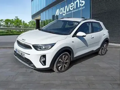 Usado Kia Stonic 101 CV (74 kW) 2023 Blanco SUV