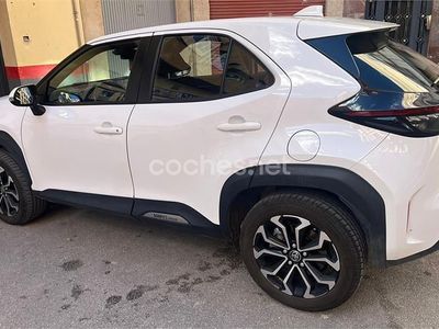 Blanco Usado 2022 Toyota Yaris Hybrid Active SUV | 23.900 € (Un poco caro)