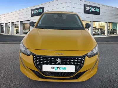 Usado Peugeot 208 Allure 100 CV (73 kW) 2023 Dorado Utilitario