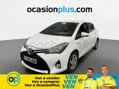 Usado Toyota Yaris Hybrid Active 100 CV (73 kW) 2014 Blanco Berlina