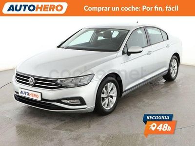 Usado VW Passat 150 CV (110 kW) 2021 Gris / plata Berlina