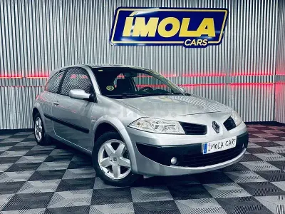 Usado Renault Mégane 85 CV (62 kW) 2006 Gris / plata Berlina