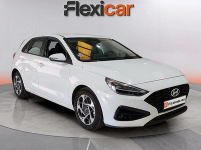 Usado Hyundai i30 120 CV (88 kW) 2024 Blanco Berlina