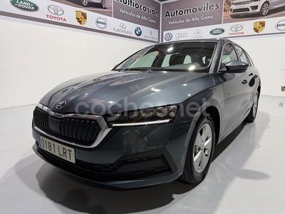 Usado Skoda Octavia Style 150 CV (110 kW) 2021 Gris / plata Familiar