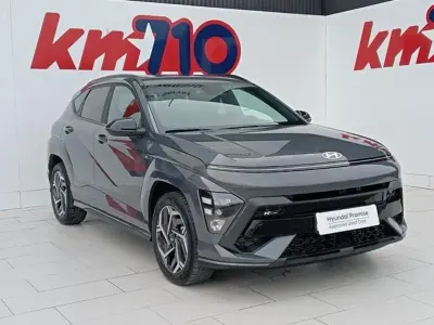 Usado Hyundai Kona N Line 120 CV (88 kW) 2024 Gris / plata SUV