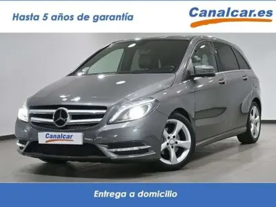 Usado Mercedes B180 109 CV (80 kW) 2014 Gris Utilitario