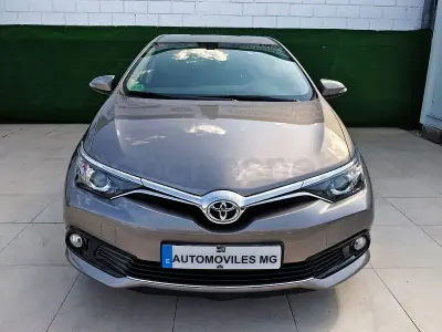 Usado Toyota Auris Business Edition 116 CV (85 kW) 2016 Beige Berlina