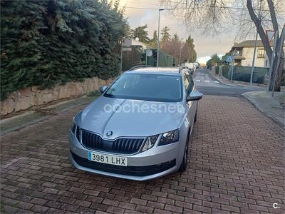 Usado Skoda Octavia 130 CV (95 kW) 2020 Gris / plata Familiar