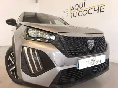Usado Peugeot 2008 Active 102 CV (75 kW) 2023 Gris SUV