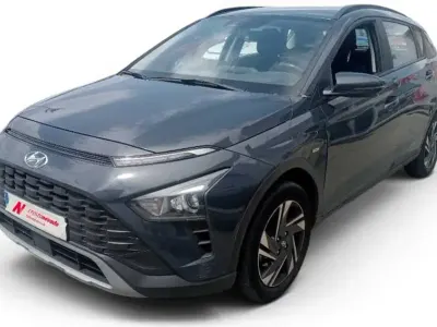 Usado Hyundai Bayon 101 CV (74 kW) 2022 Gris SUV