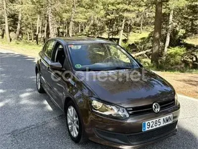 Usado VW Polo Advance 70 CV (51 kW) 2012 Marrón Utilitario