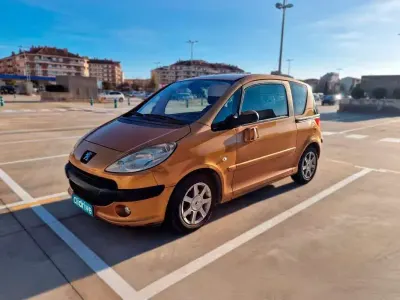 Usado Peugeot 1007 Sport 109 CV (80 kW) 2005 Naranja Monovolumen