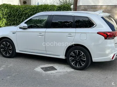 Usado Mitsubishi Outlander P-HEV 203 CV (149 kW) 2016 Blanco SUV
