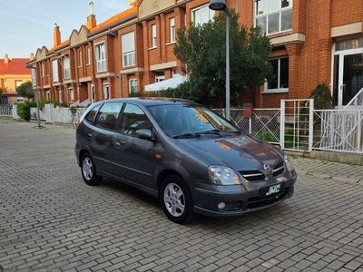 Usado Nissan Almera Tino Comfort 114 CV (83 kW) 2003 Gris / plata Monovolumen