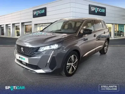 Usado Peugeot 5008 Allure 130 CV (95 kW) 2022 Gris SUV