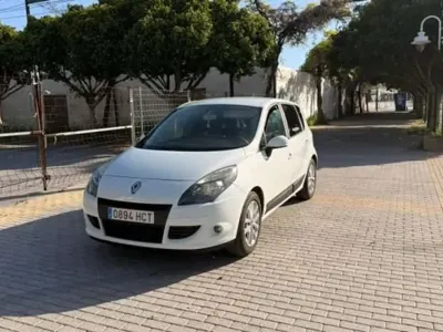 Usado Renault Scenic E-Tech 90 CV (66 kW) 2011 Blanco Monovolumen