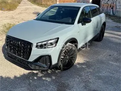 Usado Audi Q2 Black Edition 116 CV (85 kW) 2025 Gris / plata SUV