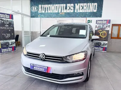 Usado VW Touran Advance 122 CV (89 kW) 2022 Gris Monovolumen