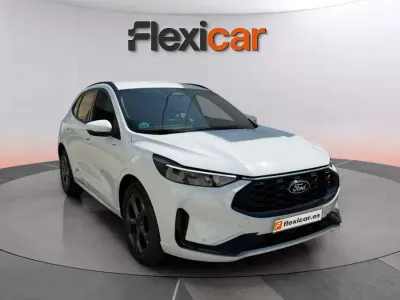 Usado Ford Kuga ST-Line 150 CV (110 kW) 2025 Blanco SUV
