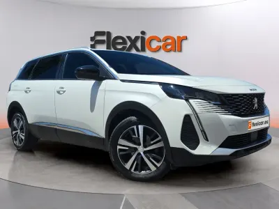 Usado Peugeot 5008 Allure 131 CV (96 kW) 2024 Blanco SUV