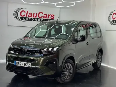Usado Peugeot Rifter Allure 100 CV (73 kW) 2025 Verde Monovolumen
