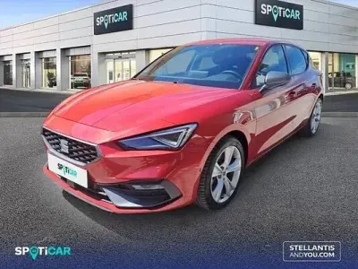 Usado Seat Leon FR 116 CV (85 kW) 2025 Gris / plata Berlina