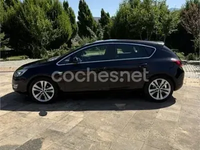 Usado Opel Astra Sport 140 CV (102 kW) 2010 Negro Berlina