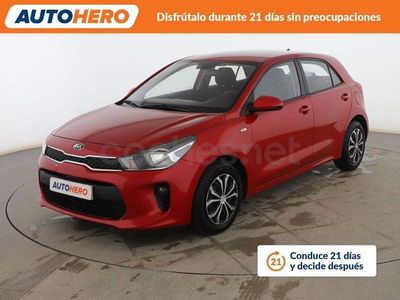 Usado Kia Rio 84 CV (61 kW) 2019 Rojo Berlina