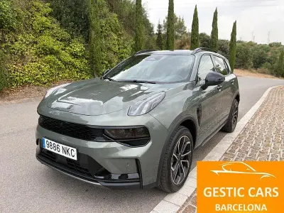 Usado Lynk & Co 01 276 CV (202 kW) 2025 Verde SUV