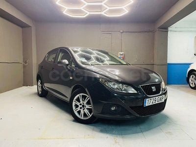 Usado Seat Ibiza Reference 85 CV (62 kW) 2010 Gris / plata Berlina