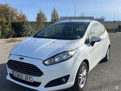 Usado Ford Fiesta Trend 82 CV (60 kW) 2015 Blanco Berlina