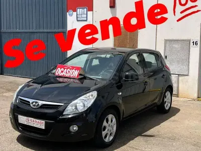 Usado Hyundai i20 Comfort 90 CV (66 kW) 2009 Negro Utilitario