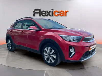Usado Kia Stonic 100 CV (73 kW) 2024 Granate SUV