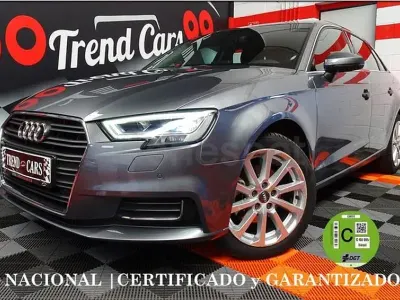 Usado Audi A3 Design 116 HP (85 kW) 2019 Cinzento Sedan