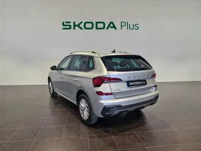 Usado Skoda Kamiq Selection 115 CV (84 kW) 2025 Gris plata SUV