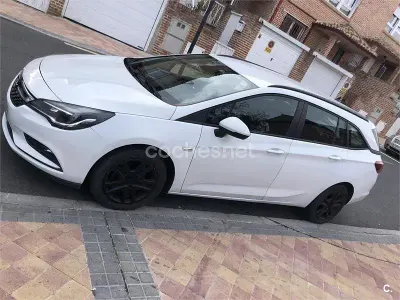 Usado Opel Astra Selective 110 CV (80 kW) 2017 Blanco Familiar