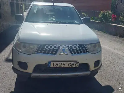 Usado Mitsubishi L200 Intense 136 CV (100 kW) 2010 Blanco Pickup/Camioneta