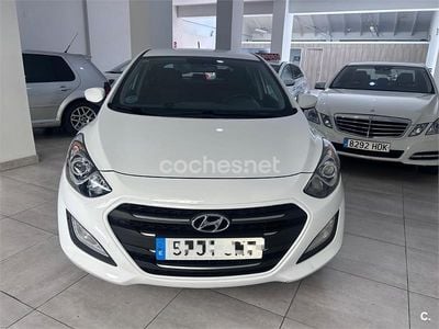 Usado Hyundai i30 110 CV (80 kW) 2017 Blanco Berlina