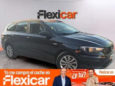 Usado Fiat Tipo Easy 120 CV (88 kW) 2018 Negro Familiar