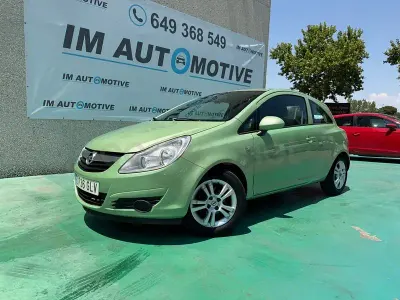 Usado Opel Corsa 90 CV (66 kW) 2009 Verde Utilitario