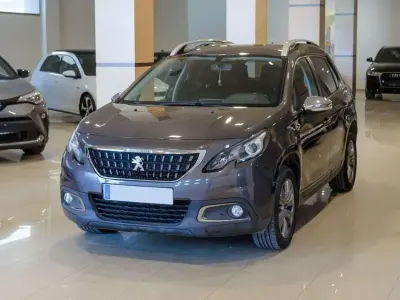 Usado Peugeot 2008 Style 99 CV (72 kW) 2017 Gris SUV