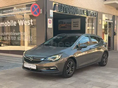 Usado Opel Astra Selective 105 CV (77 kW) 2019 Marrón Berlina